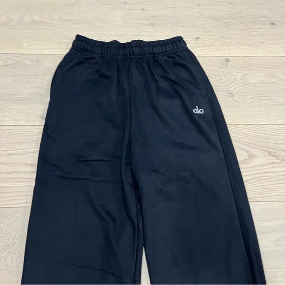 ALO Yoga Unisex Black Zip-Up Hoodie and Jogger Set - Picture 12 of 15